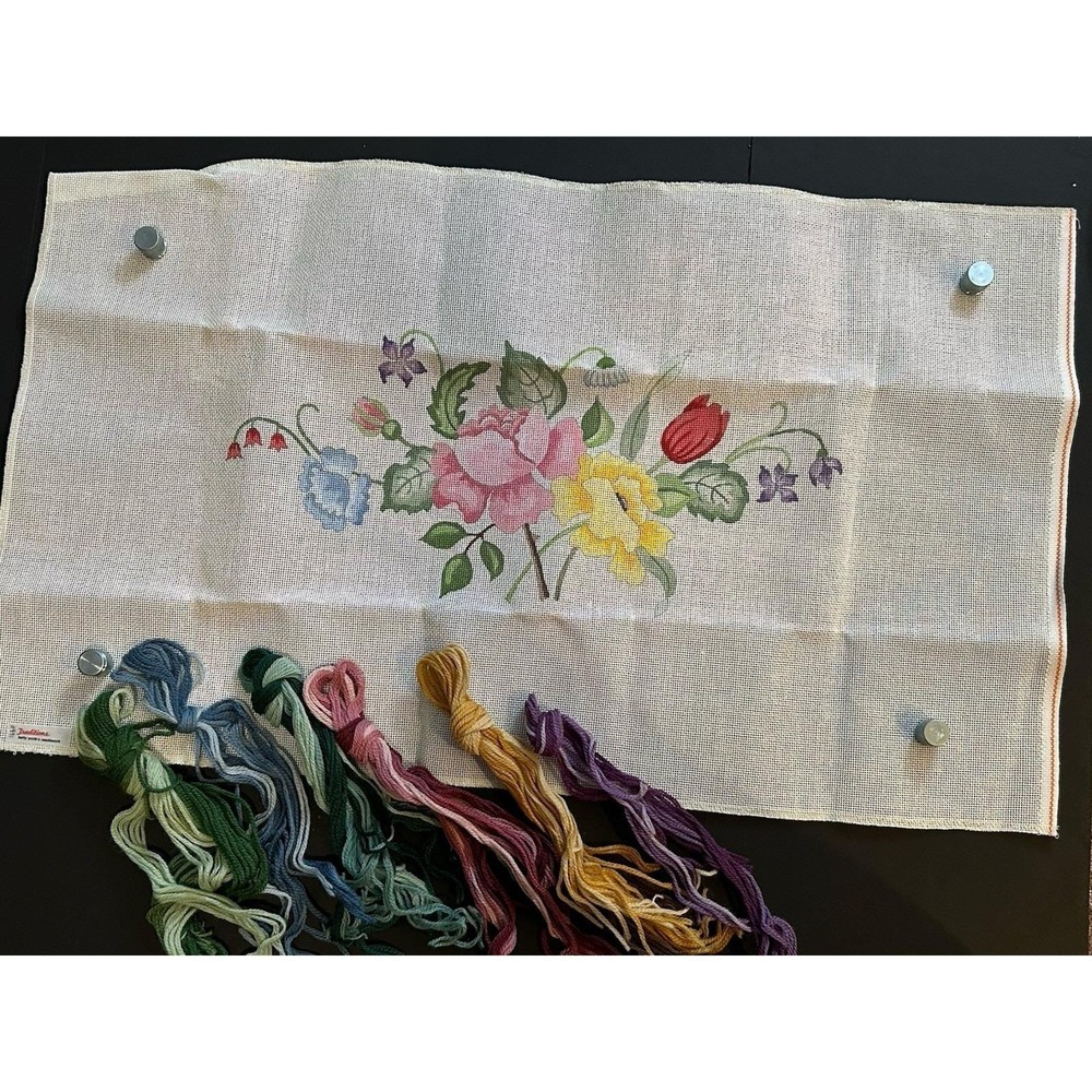 BETTY SMITH'S TRADITIONS- Handpainted Needlepoint Canvas Floral W/ Yarn XL‎